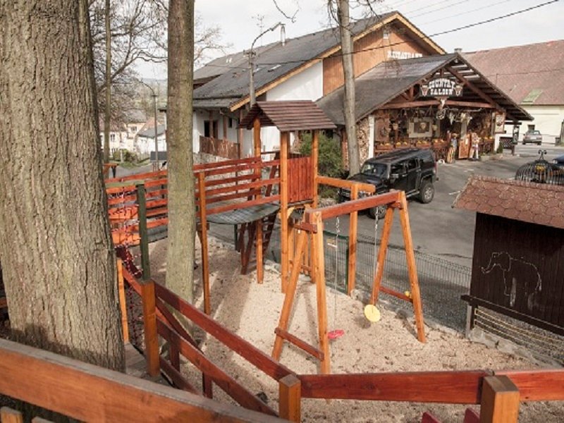 Country Saloon Beňovy - restaurace