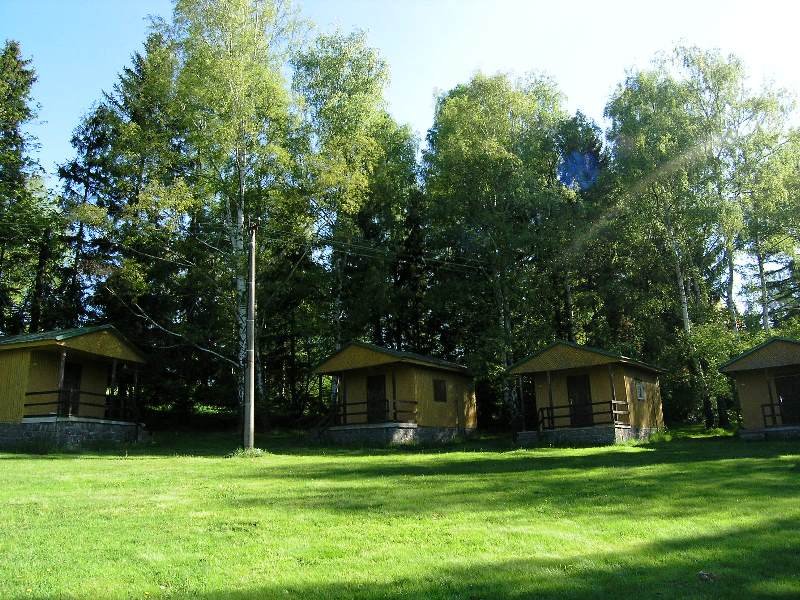 Yachtclub Pardubice, sportovní areál a ubytování na Seči